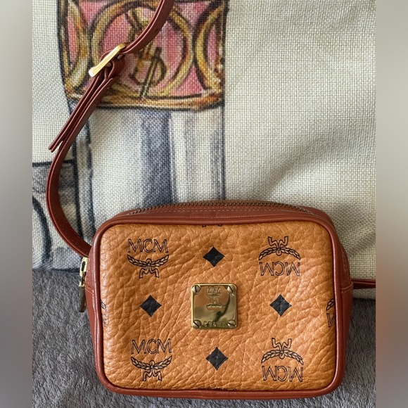 ⭐️COA⭐️MCM VISETOS CROSSBODY/CLUTCH/BELT BAG🎬W/MCM STRAP & Dustbag🎬💯AuTh… - Picture 6 of 16